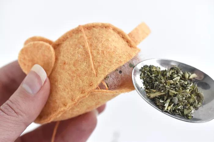 іграшка для кота